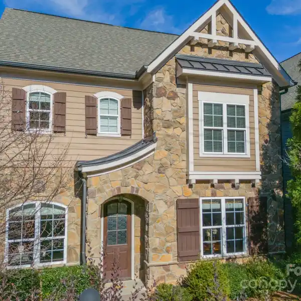 PRACTICALITY AND LUXURY IN CHARNDON VILLAGE