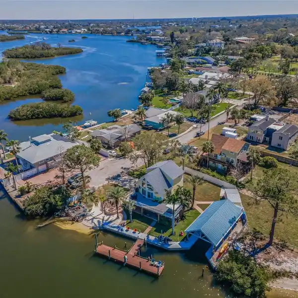 UNIQUE PROPERTY IN TROPICAL PARADISE