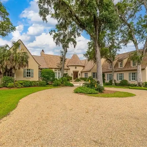 TIMELESS SOPHISTICATION IN EXCLUSIVE HAWKINS ISLAND