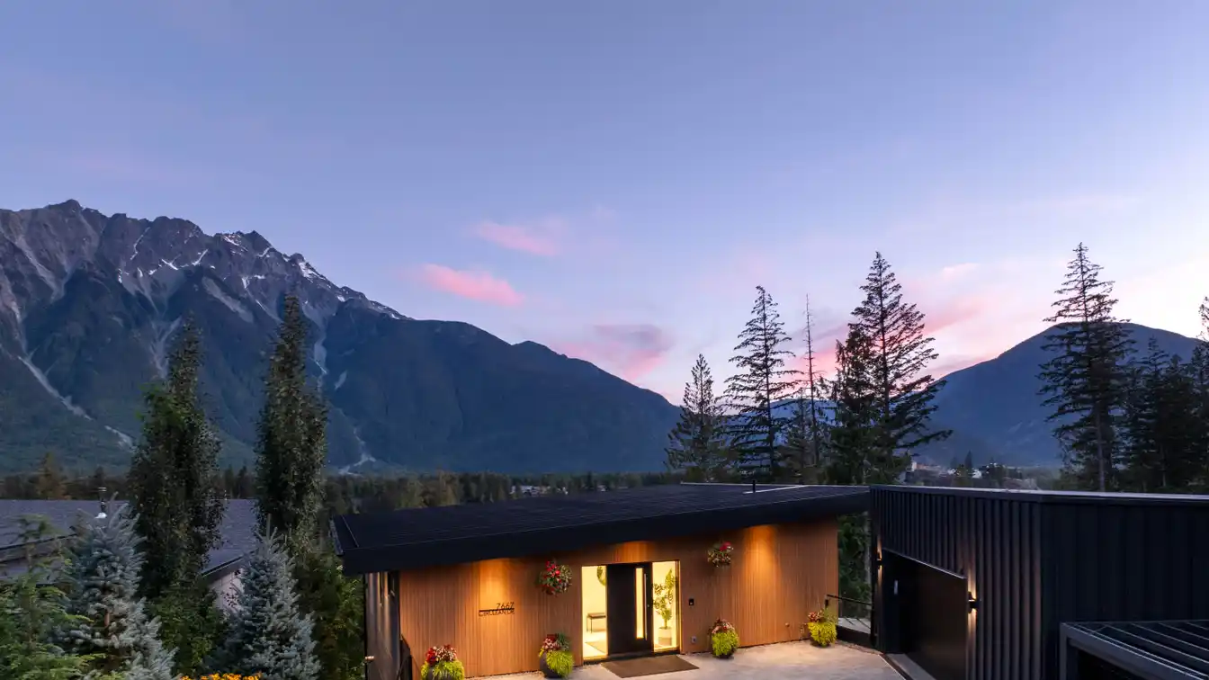 Meticulously-crafted Smarthome Near Top Golf Course in Pemberton