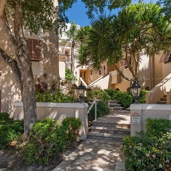 RARE TOWNHOUSE IN A CHARMING GULF-SIDE COMMUNITY
