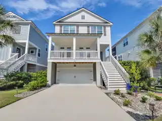 Versatile Beach-Close Residence