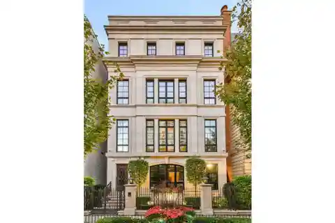 Architecturally Significant Chicago Luxury Residence