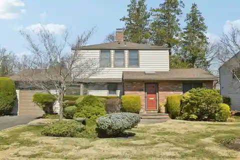 Wonderful Sunny Colonial
