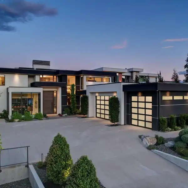 MODERN LAKEVIEW SANCTUARY