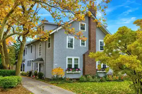 Timeless Coastal Elegance with Modern Architectural Flair