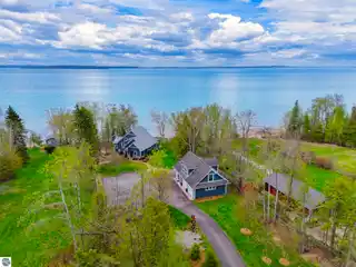 Charming Lake Life Home Plus Cottage and Studio