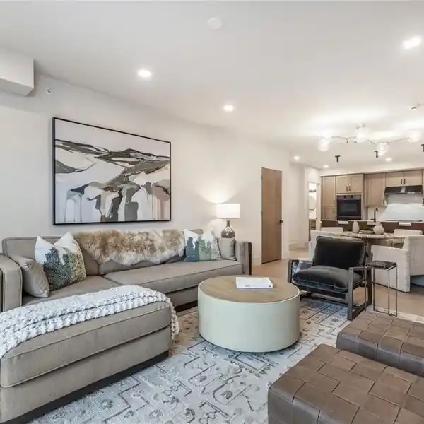 STYLISH LIVING AT THE BASE OF MOUNT ROYAL