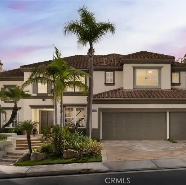 RESORT-STYLE LUXURY WITH PANORAMIC HILLTOP VIEWS