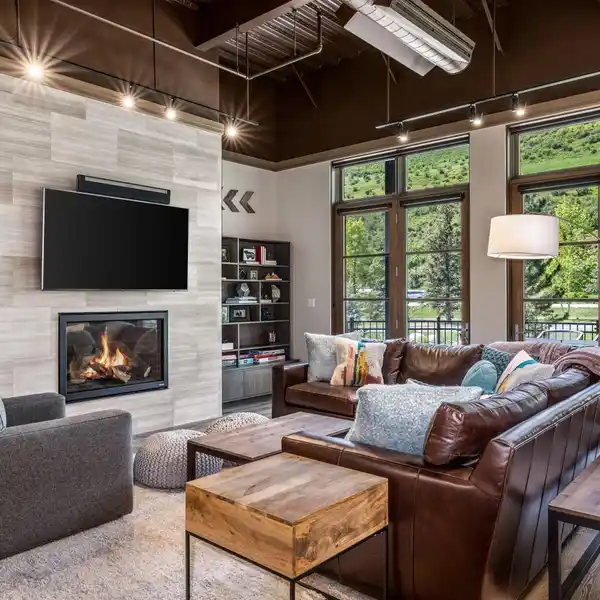 STRIKING MOUNTAIN CONTEMPORARY RETREAT