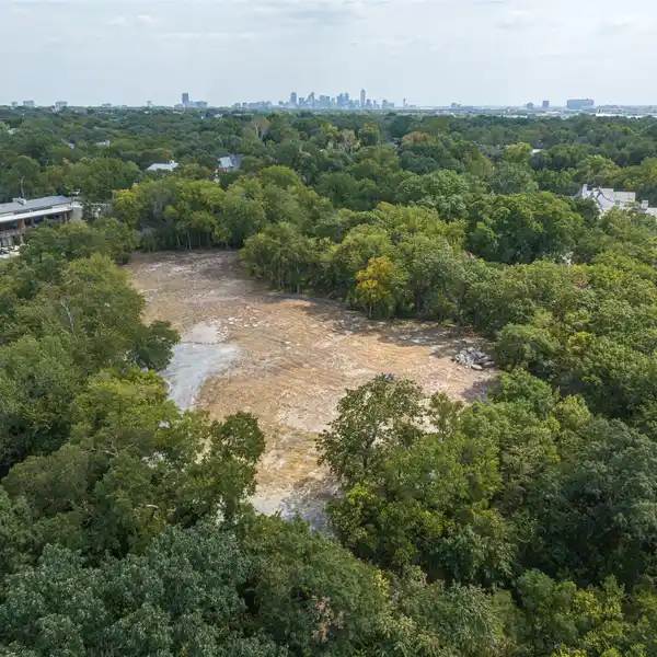 IDEAL BUILDING SITE IN PRESTIGIOUS BLUFFVIEW ESTATES
