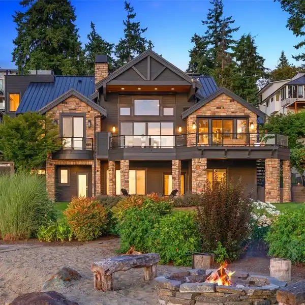 EXTRAORDINARY WATERFRONT ESTATE