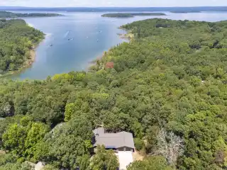 Incredible Greers Ferry Lakefront Home