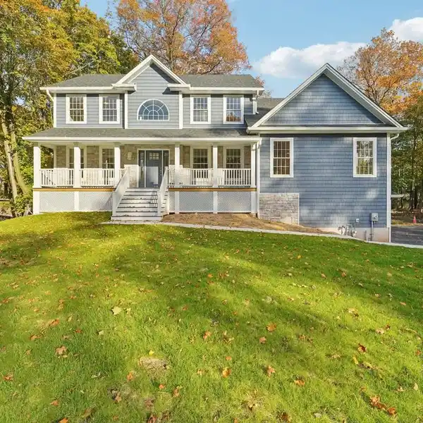 COLONIAL CHARM WITH MODERN LUXURY TOUCHES