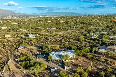 Expansive Ranch Retreat with Unique Animal Amenities