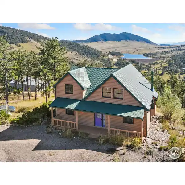 PRIVATE MOUNTAINTOP RETREAT ON OVER 48 ACRES