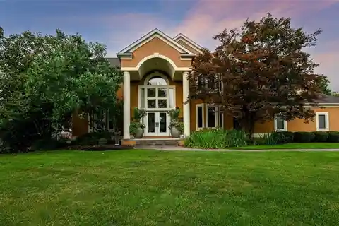 Idyllic Lakefront Setting in Rosemont