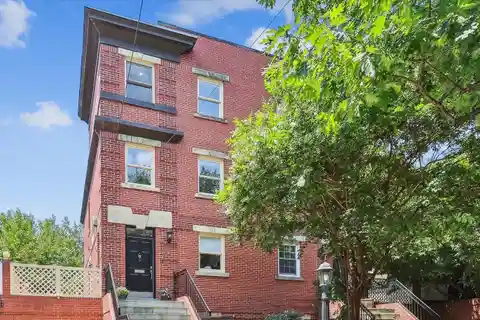 Ideal Semi-Detached Townhome