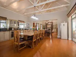 Family Home in L'hermitage Paradyskloof