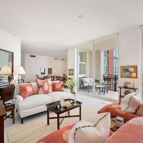 LUXURY AND CONVENIENCE IN CITYPLACE SOUTH TOWER