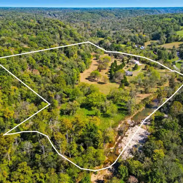 PRIVATE CREEKFRONT ESTATE WITH UNPARALLELED PRIVACY