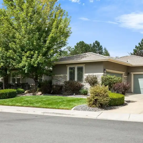 BEAUTIFUL SINGLE-STORY HOME IN GATED MOUNTAINSHYE