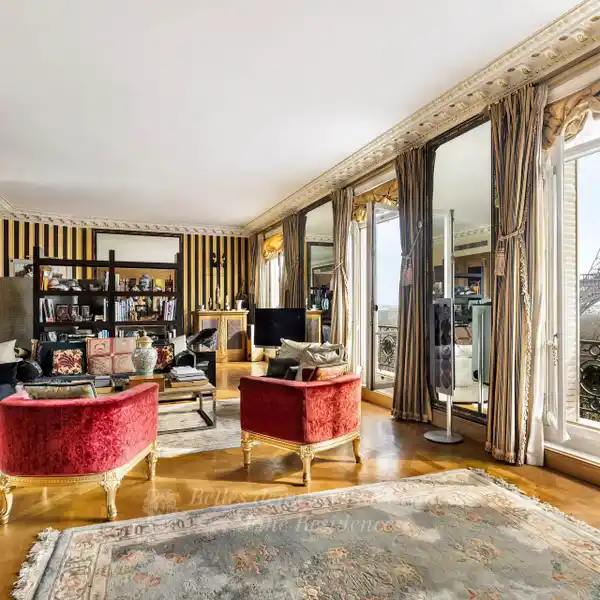 RARE ELEGANCE AND EXCEPTIONAL VIEWS