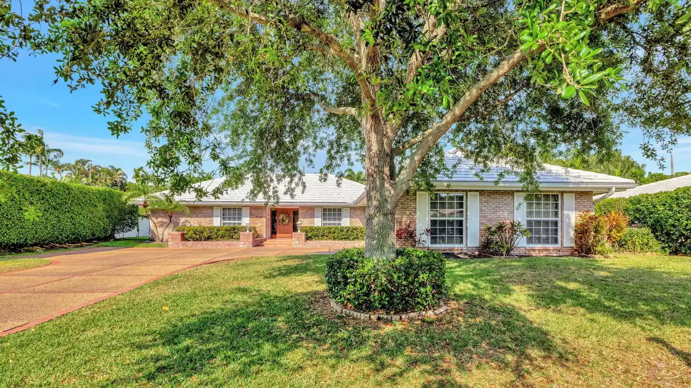 Pool Home in Coral Ridge Country Club