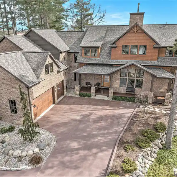 CUSTOM TIMBER FRAME LAKEFRONT HOME