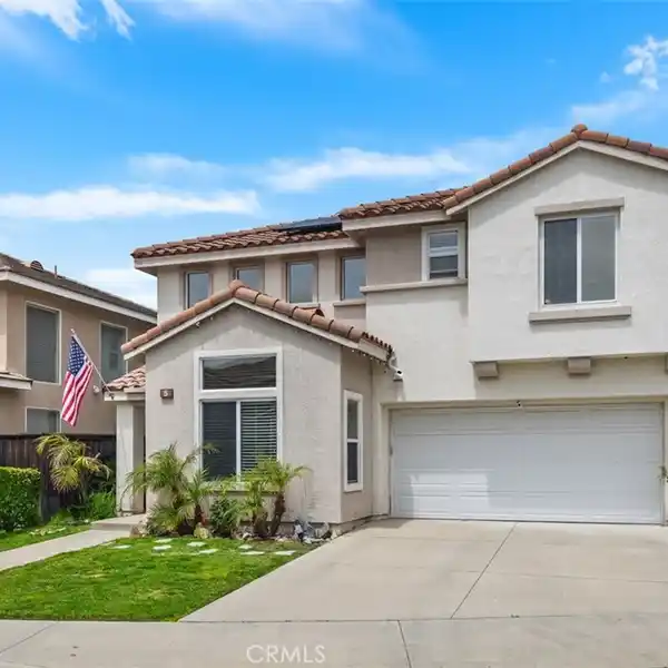 BEAUTIFULLY UPDATED HOME IN SOUGHT-AFTER BALANTREE