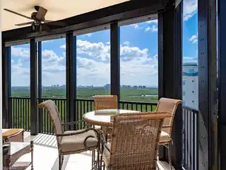 Stunning Sky Residence at Cove Towers