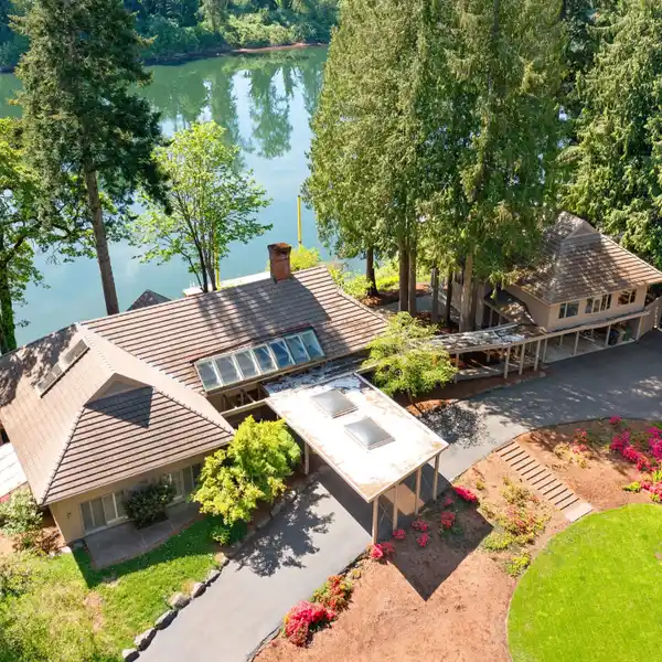 EXTRAORDINARY RIVERFRONT SANCTUARY