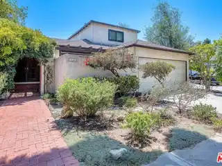 Comfort and Style in Sought-After Sunkist Park