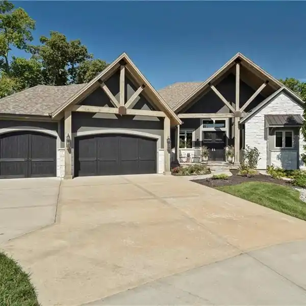 STUNNING CUSTOM HOME