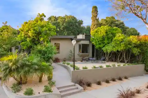 Stunning Mid-Century Home Near Hendry’s Beach