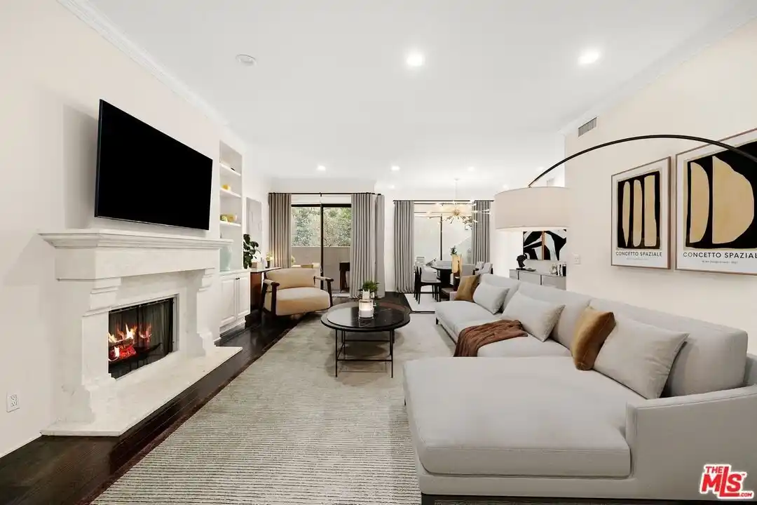 Exceptional Single-level Residence in Century Hill