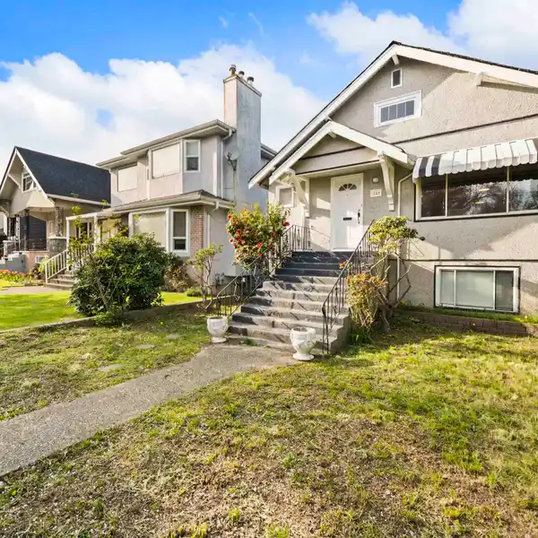 FANTASTIC HOME IN VANCOUVER’S HEART