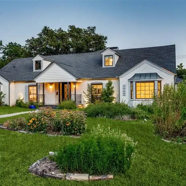 DESIRABLE RESIDENCE IN THE HEART OF MELSHIRE ESTATES