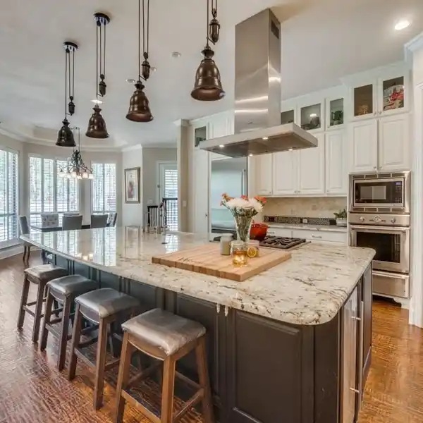 STATELY CUSTOM HOME IN STONEBRIDGE