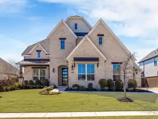 Luxurious Living in Award-winning Mustang Lakes