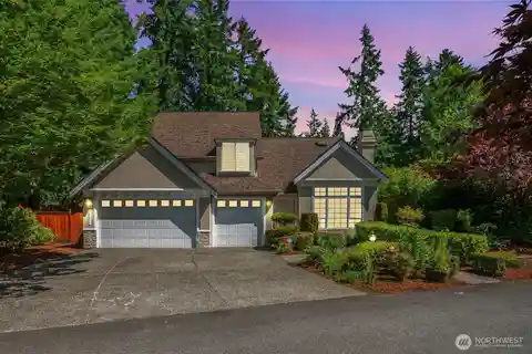 Elegantly Appointed 5-bed Home