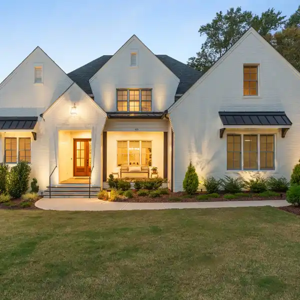 TRANQUIL LUXURY HOME AT THE HAMPTONS SUMMIT