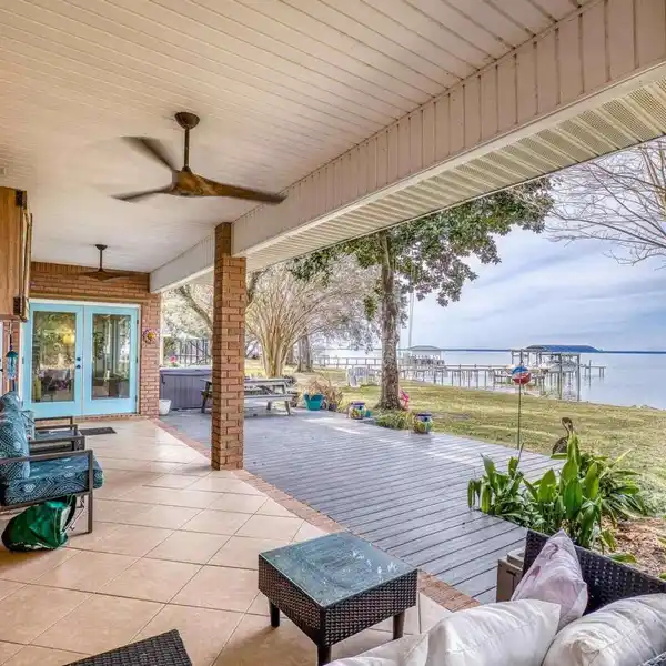 WATERFRONT LIVING AT ITS BEST ON PENSACOLA BAY