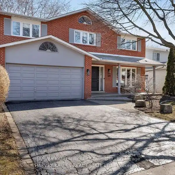 IMMACULATELY MAINTAINED AND UPDATED HOME