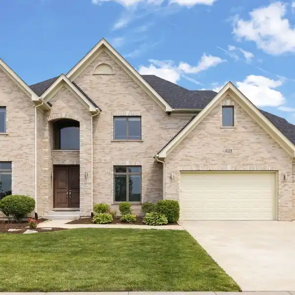 REFINED MODERN DESIGN COMBINING ELEGANCE AND CONVENIENCE