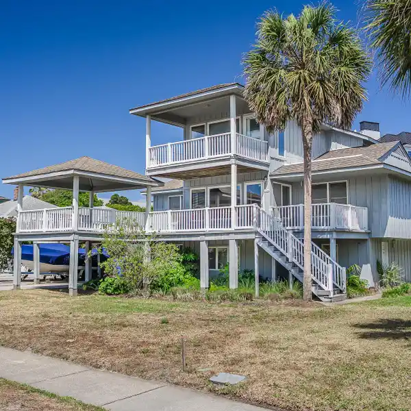WONDERFUL SECOND ROW OCEAN-VIEW HOME