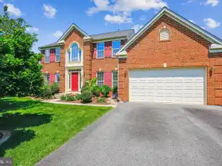 Meticulously Maintained Colonial