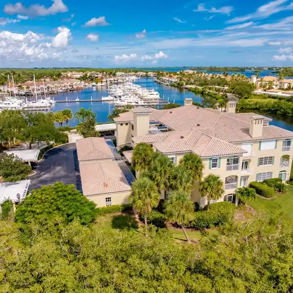 STUNNING CORNER RESIDENCE WITH SPECTACULAR VIEWS