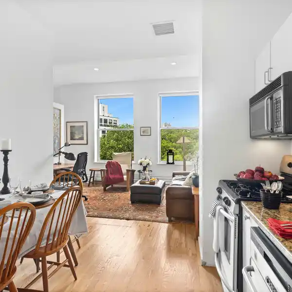 RARE PARK-FACING LOFT IN THE ICONIC FORWARD BUILDING