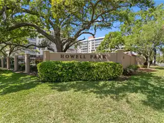 Spacious Penthouse in a Lovely Community